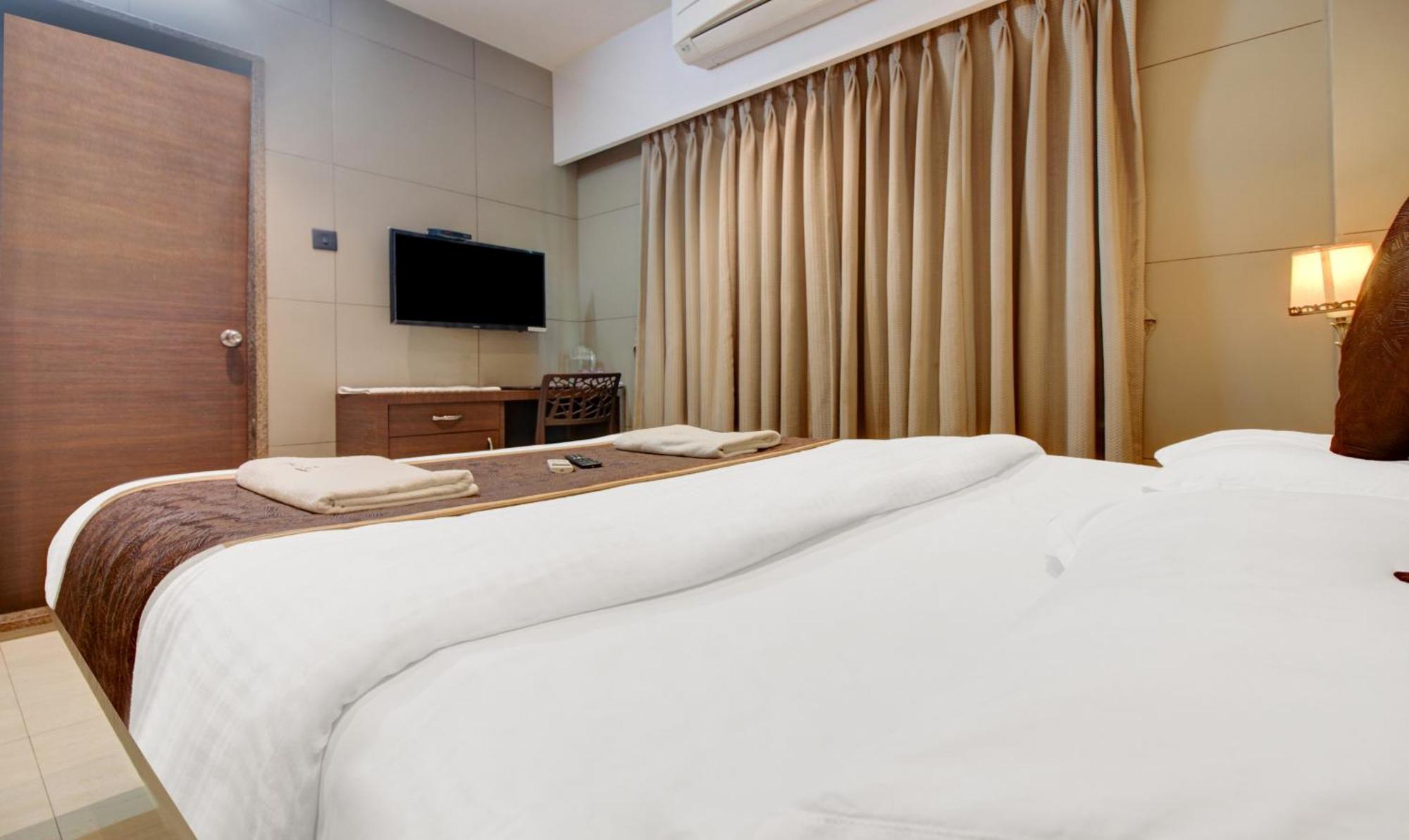 Kalyān Hotel Leela מראה חיצוני תמונה