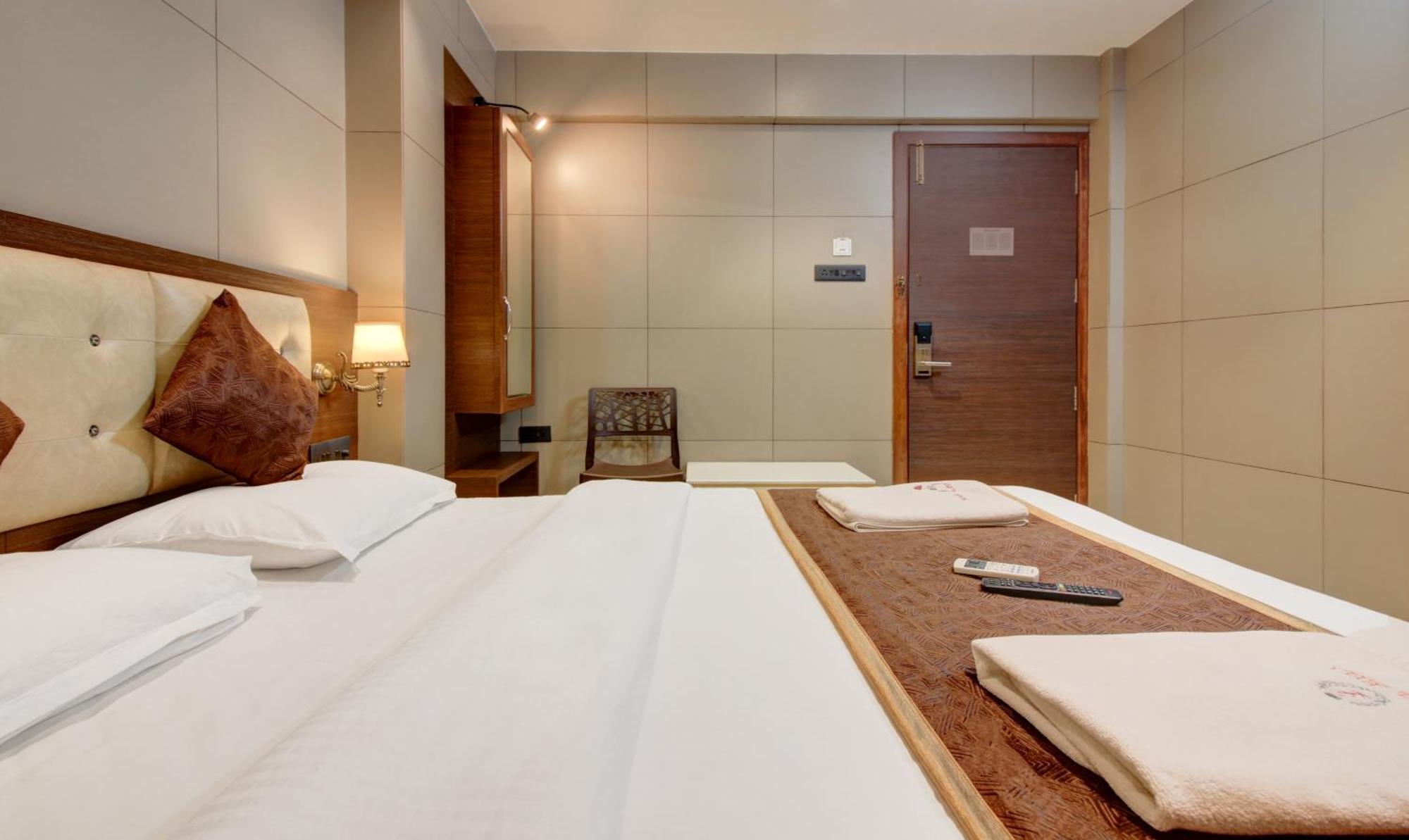 Kalyān Hotel Leela מראה חיצוני תמונה