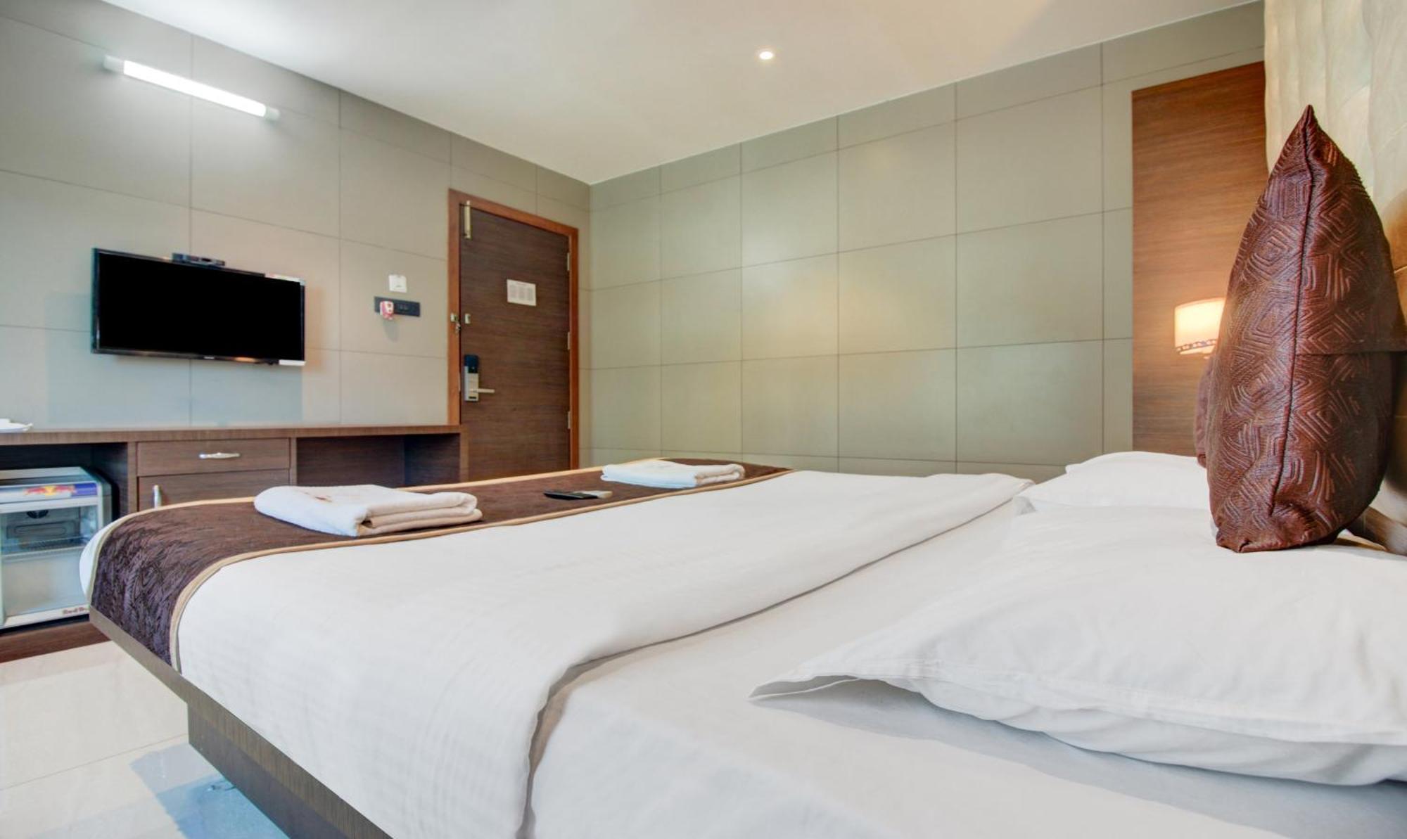 Kalyān Hotel Leela מראה חיצוני תמונה