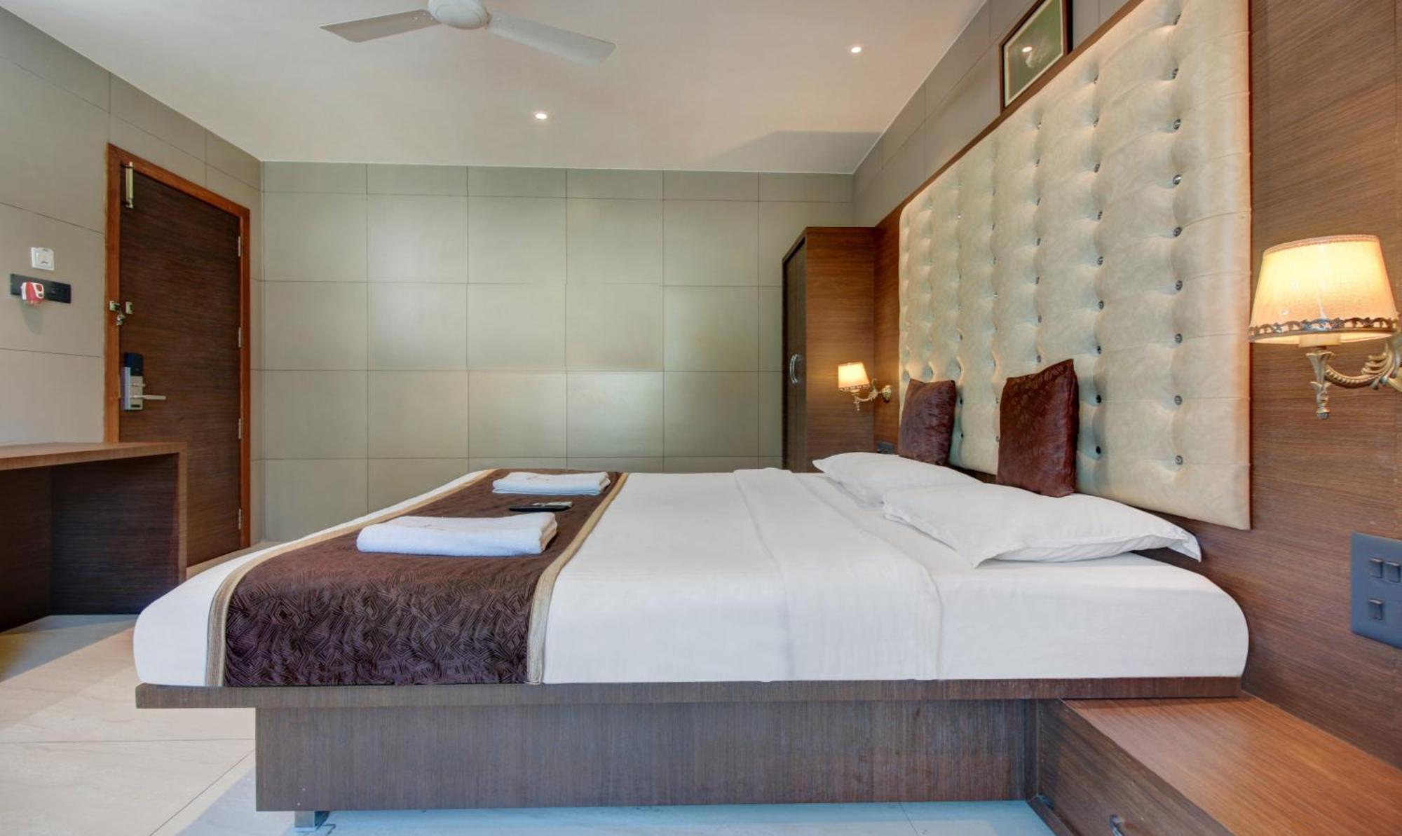 Kalyān Hotel Leela מראה חיצוני תמונה